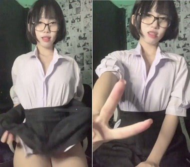 Truong Lam Vinh Tuc Feminino Aluno mostra seus lindos seios