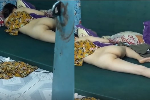 Suri tem cada vez mais viciado em masturbação, fazendo as pessoas não sabem o que fazer